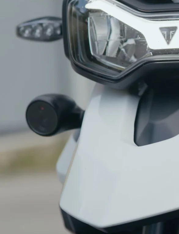 Seemore Aware na motocyklu