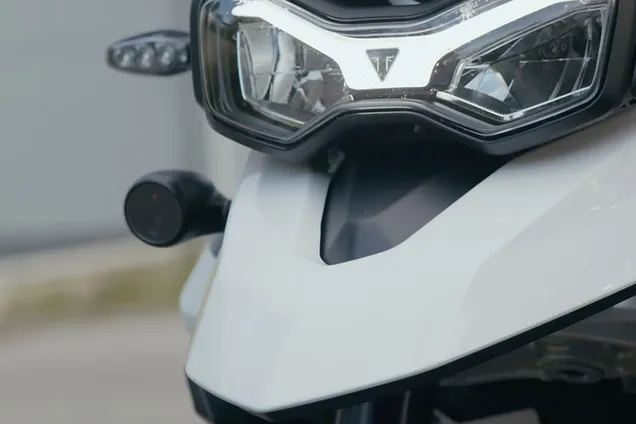 Seemore Aware na motocyklu